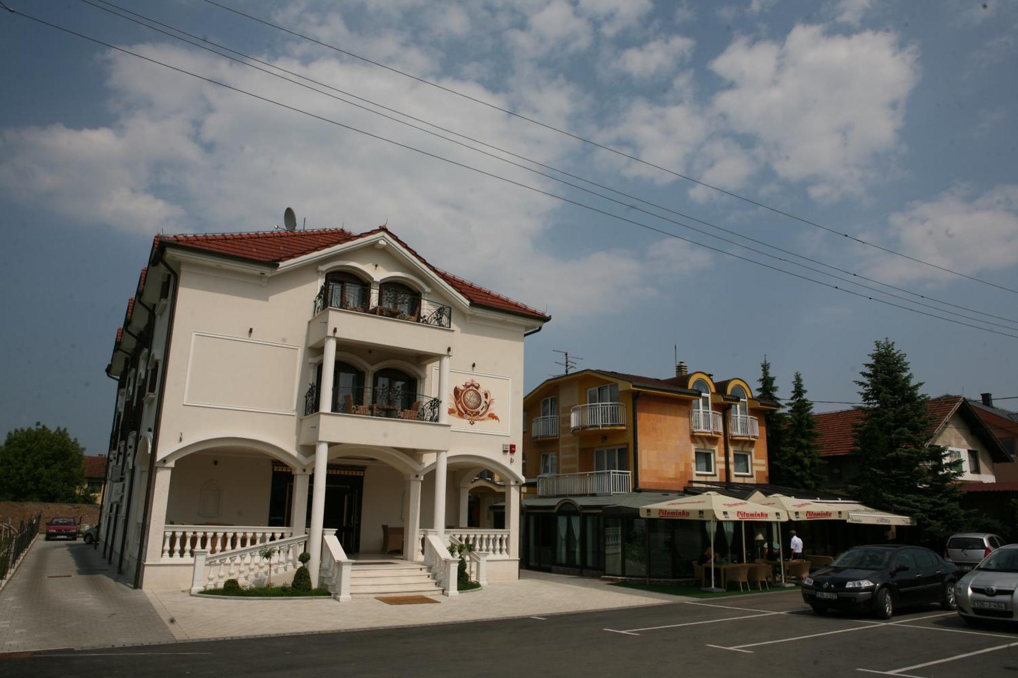 Hotel Villa Viktorija バニャ・ルカ エクステリア 写真